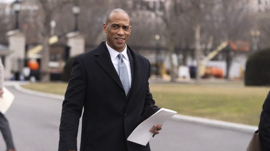 HUD plasters shutdown warning about 'radical left' on website