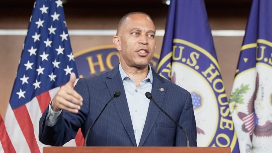Watch live: Jeffries gives remarks as government shutdown fight resumes