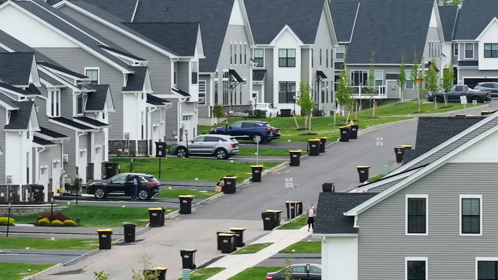 30-year mortgage rate drops to lowest level in almost a year