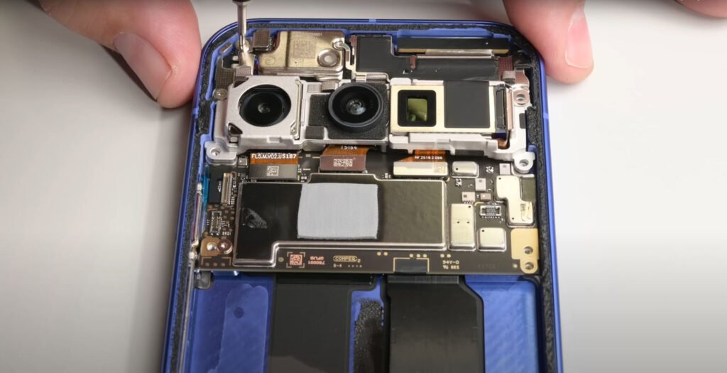 Pixel 10 Teardown Reveals Easier Battery Replacement and Fewer Screws
