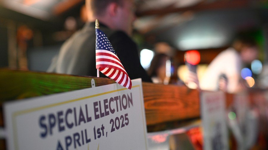 Non-establishment Democrats: Run for president and save the party