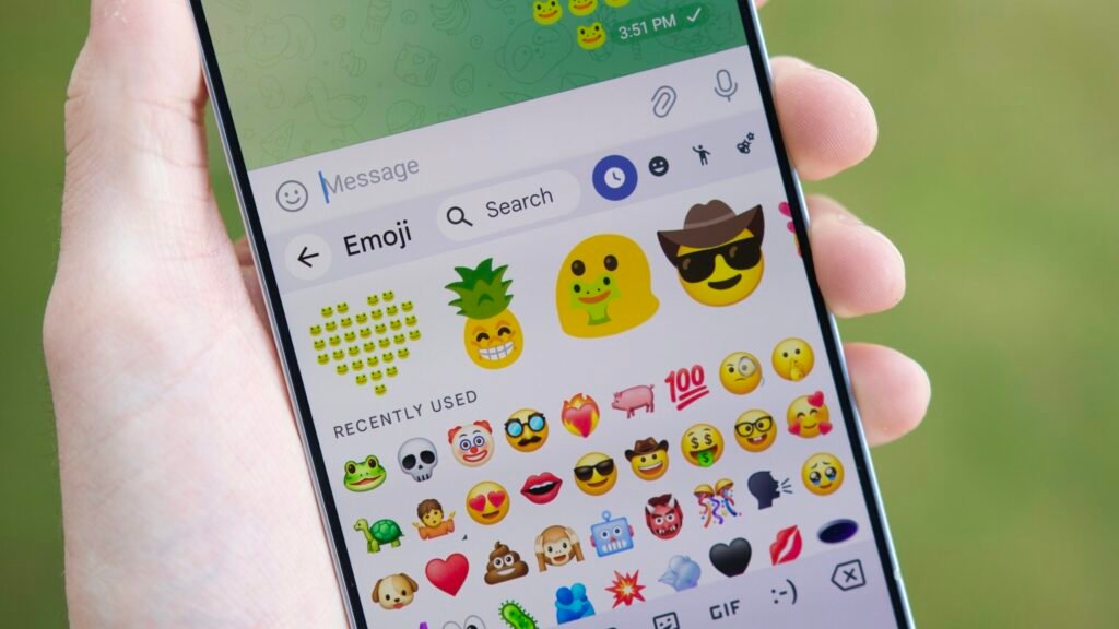 Gboard’s Emoji Kitchen finally lets you save your sticker masterpieces