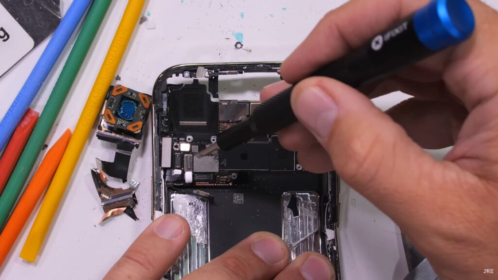 iPhone Air Teardown Shows Easy Screen & Back Glass Repairs — But Tricky Battery