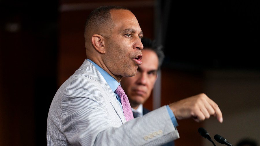 Top Democrats call for Brendan Carr's resignation in wake of Kimmel suspension