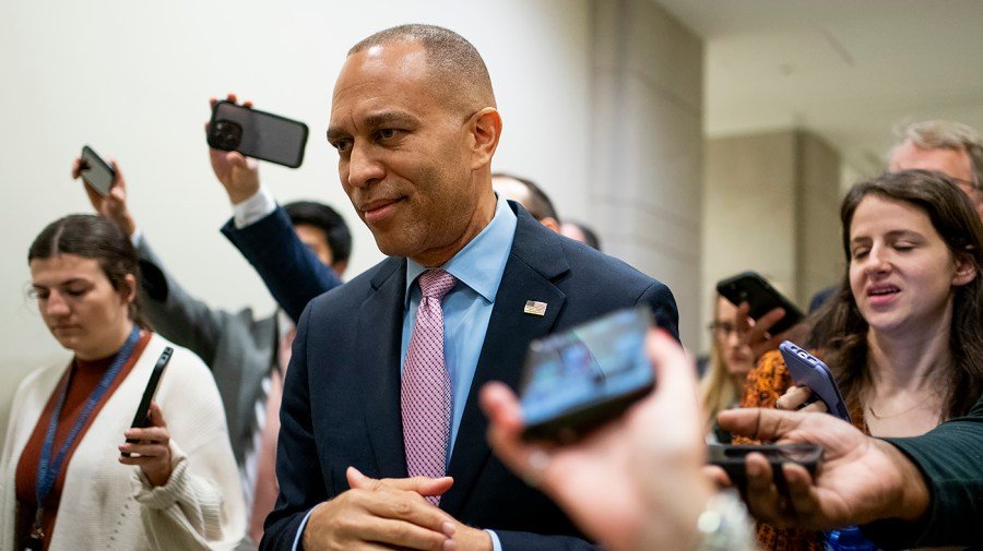 Jeffries urges Trump administration to investigate border czar over alleged bribe