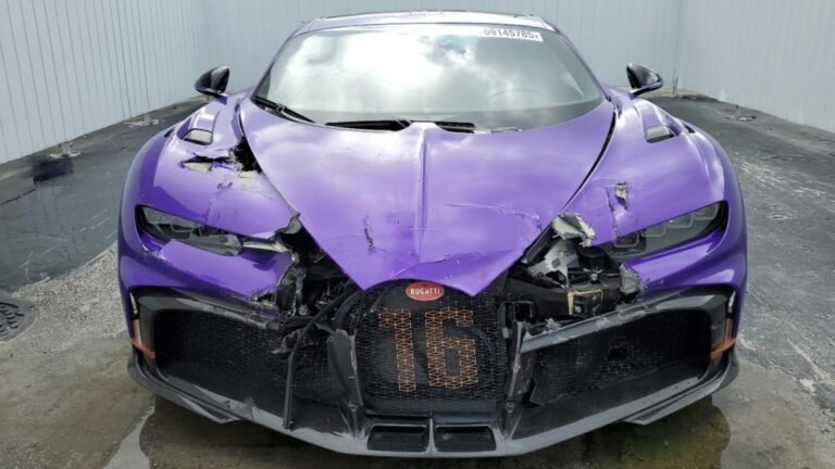 You Should Buy This Wrecked Bugatti Chiron That We Reviewed On Jalopnik (Before It Was Crashed)