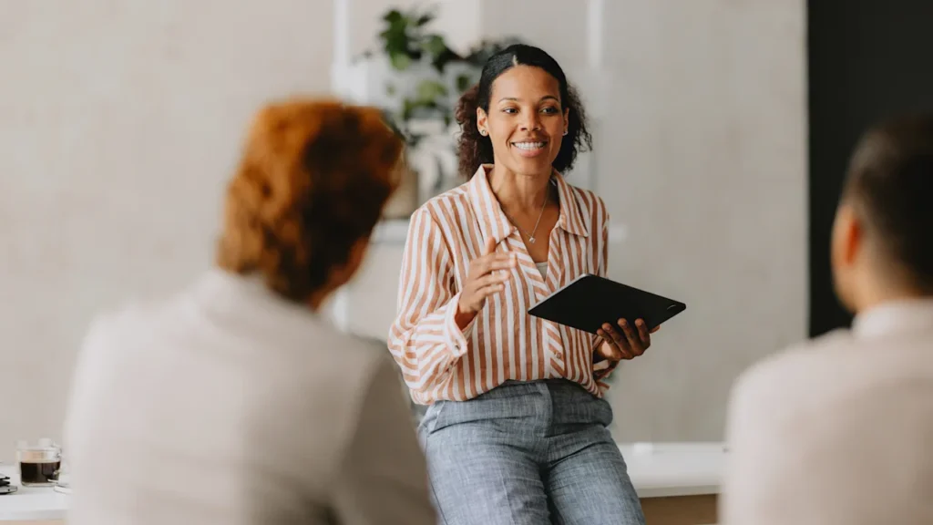 4 clear signs to spot a leader with exceptional communication skills