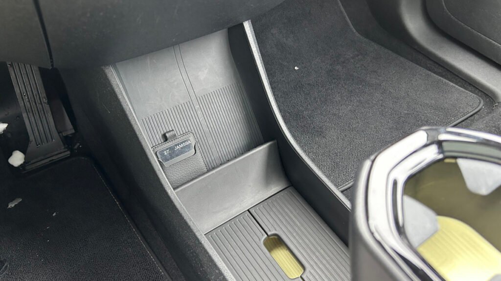Drivers Furious as Volvo’s New Key System Only Works With iPhones