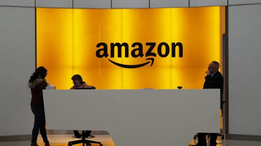 Amazon laying off 14,000 corporate jobs amid AI push