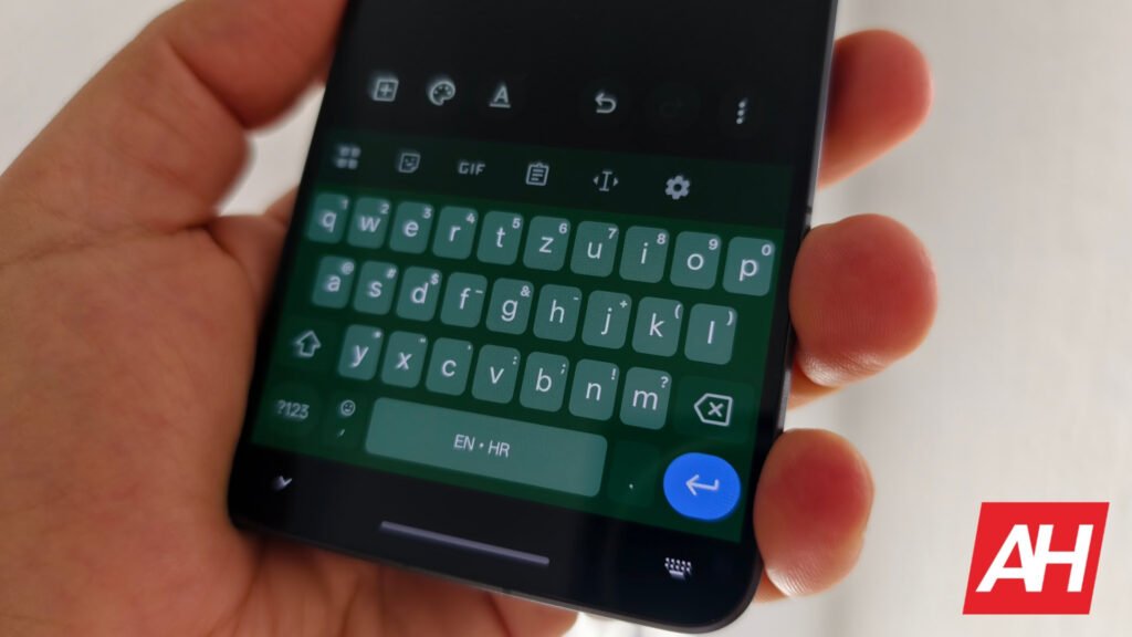Gboard Adds a Clever Shortcut for Entering Numbers & Symbols