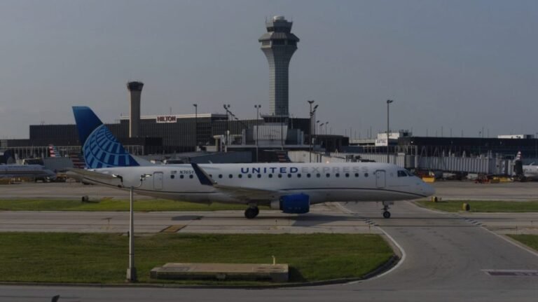 Nation’s largest airlines press Democrats to pass funding stopgap to reopen government