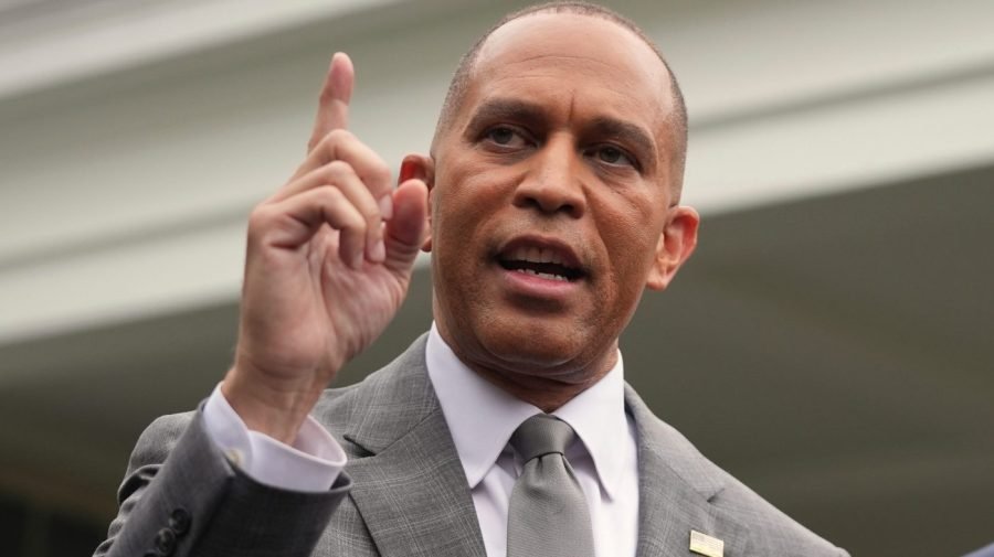 Jeffries: Trump hasn't given Johnson 'permission' to meet over shutdown