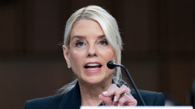 Bondi knocks Democrats over planned 'ICE tracker'