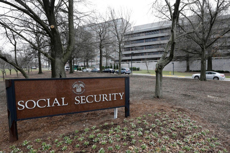 Social Security: Is there a third way out?