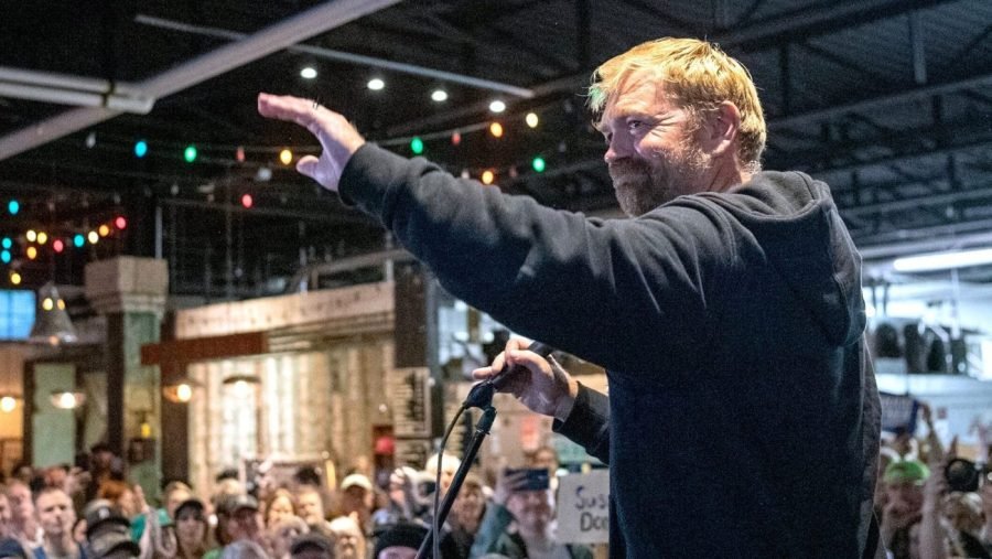 Platner's campaign manager steps down amid controversies