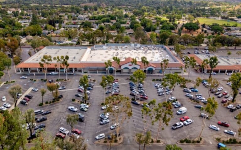 Thousand Oaks Shopping Center Trades to Gerrity Group