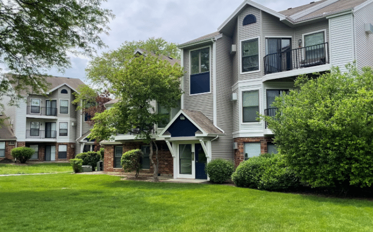 Standard, The Vistria Group Acquire Aurora Multifamily for $93M