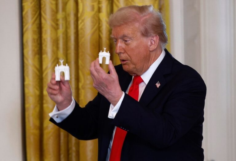 Trump Fires Entire Arts Oversight Committee 