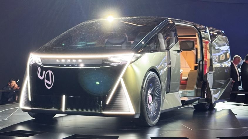 New Lexus LS six-wheeled van concept 2025 - pictures