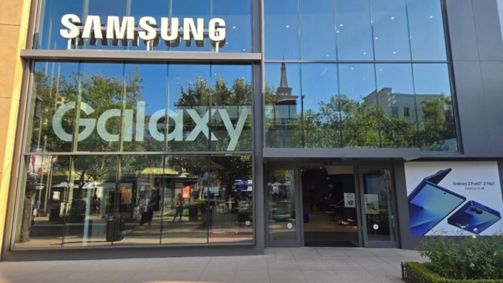 Samsung wants you to check out its new stores and is offering some valuable perks as incentive