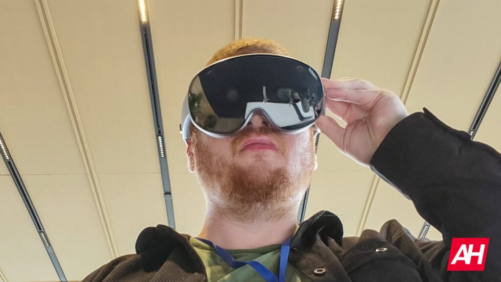 Samsung Releases Official Galaxy XR Videos Showcasing Features, AI & Tutorials