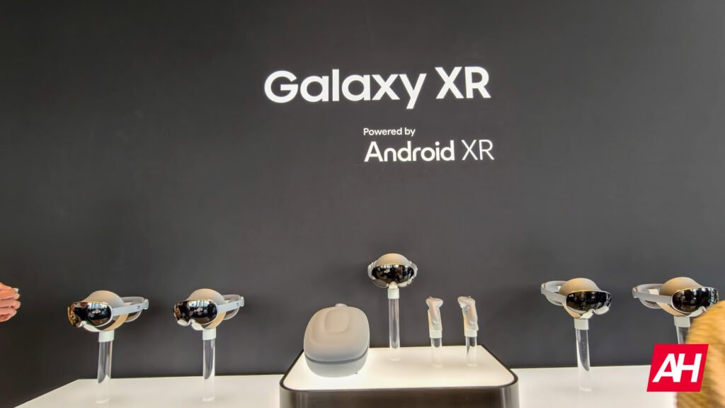 I Spent 30 Minutes in Samsung’s Galaxy XR Headset… and I’m Hooked