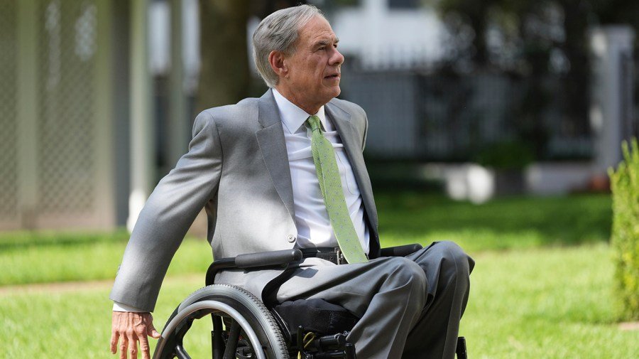 Abbott spooks academia after declaring Texas will go after professors for 'ideological differences'
