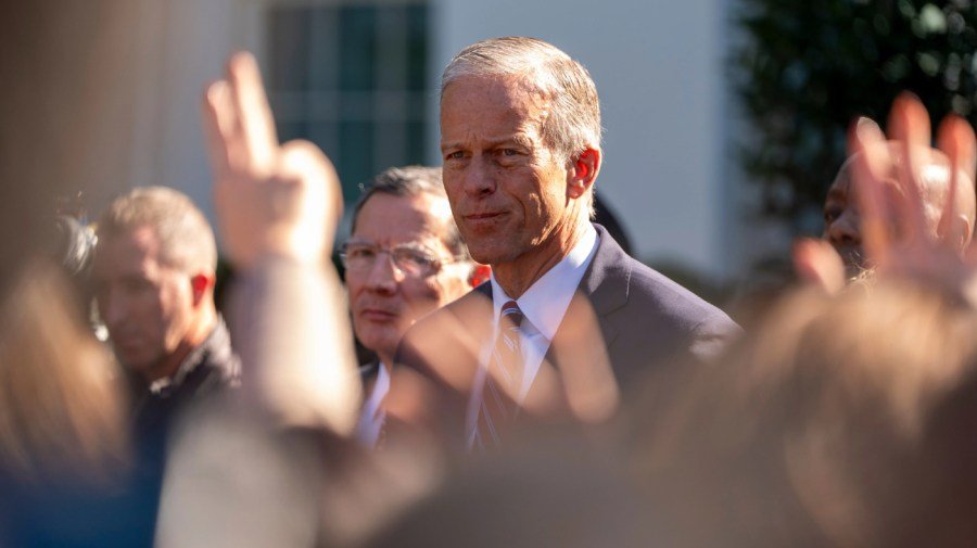 Pressure grows as shutdown enters fourth week