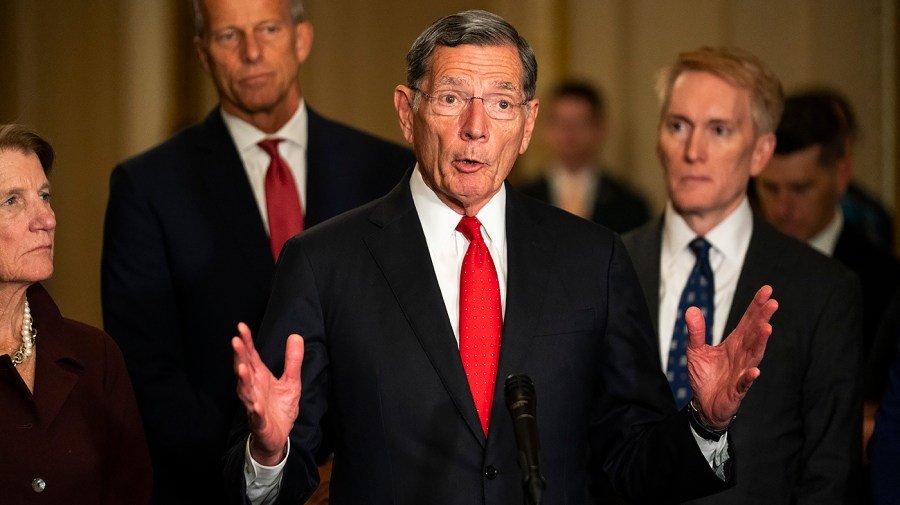 Senate GOP confirms batch of 107 Trump nomineesĀ
