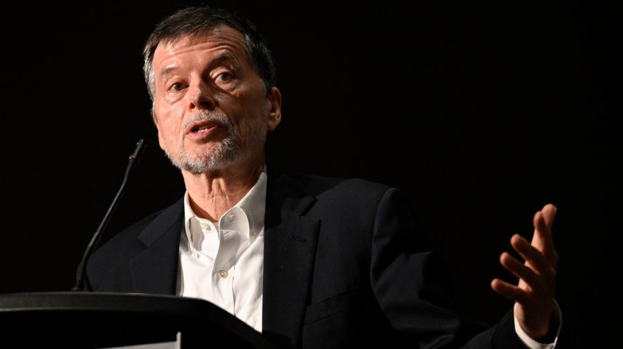 Ken Burns says 'American Revolution' doc could help US 'with the divisions of today'