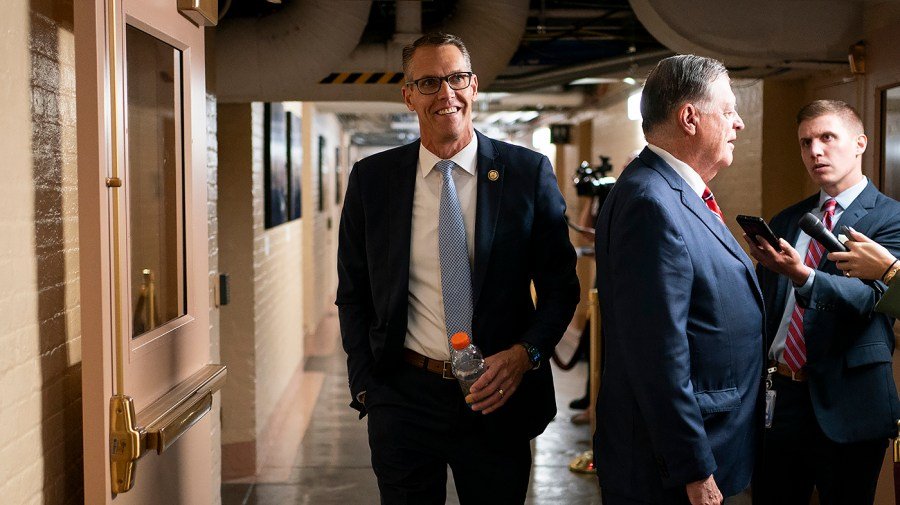 Rep. Randy Feenstra formally launches Iowa governor bid