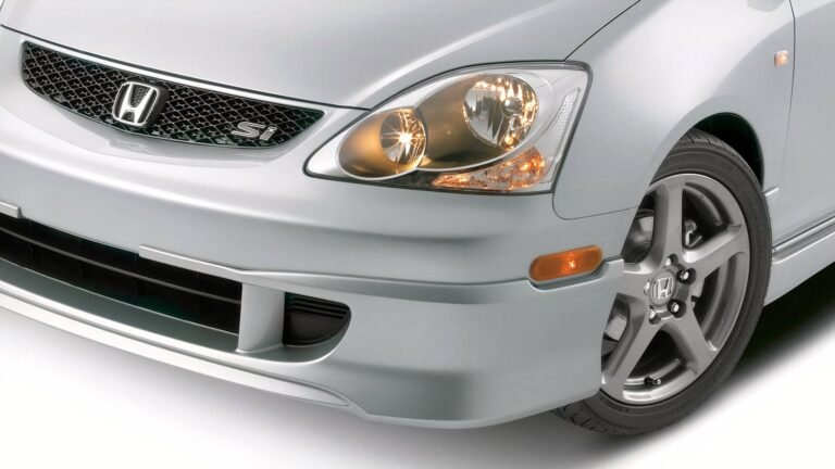 The 2002-2005 Honda Civic Si That Ushered In A New Hot Hatch Golden Age