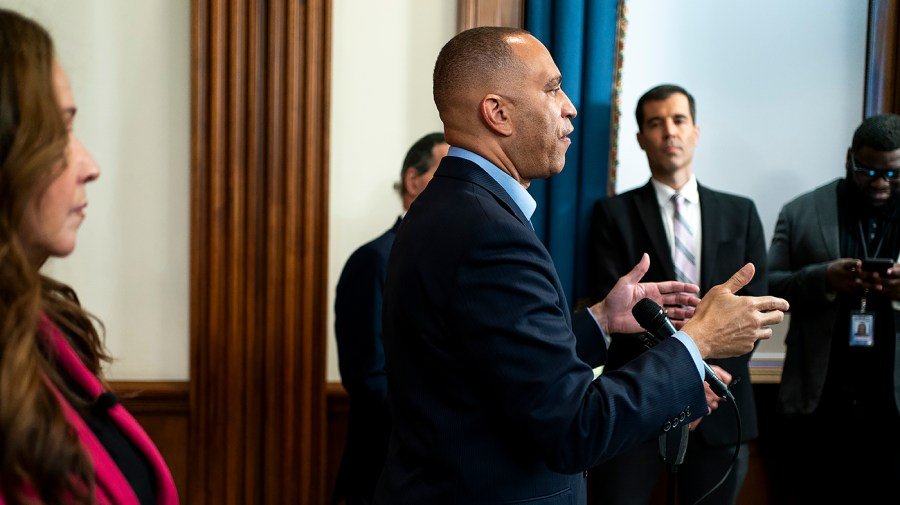 Jeffries blasts GOP for refusal to seat Grijalva: 'A disgrace'