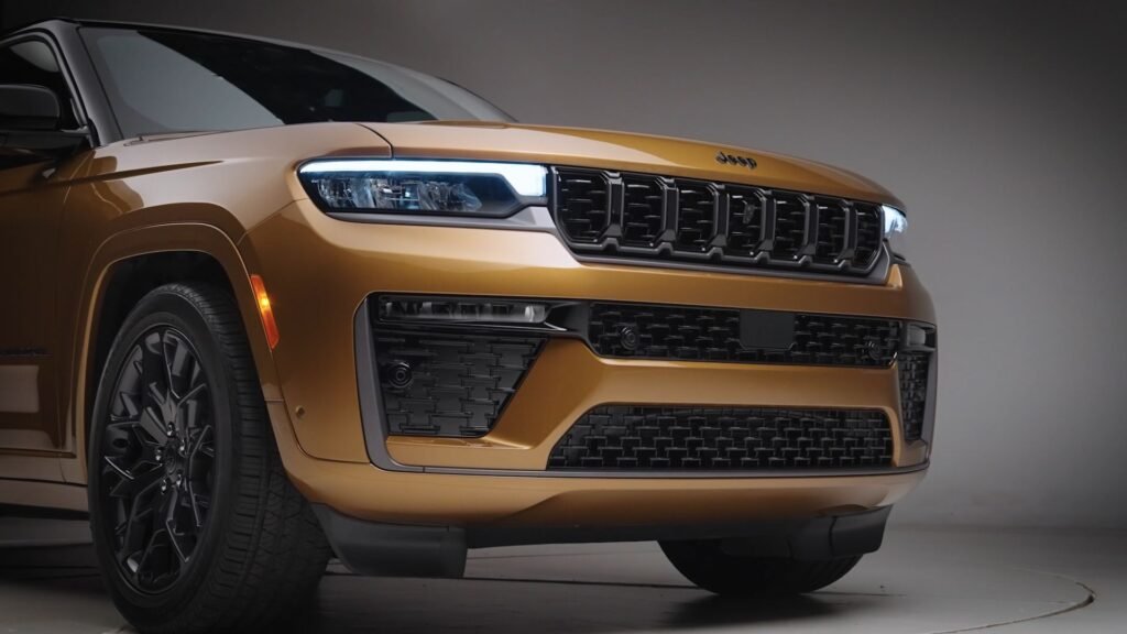 2026 Jeep Grand Cherokee Debuts: Fresh Face, New Turbo Four-Cylinder Engine
