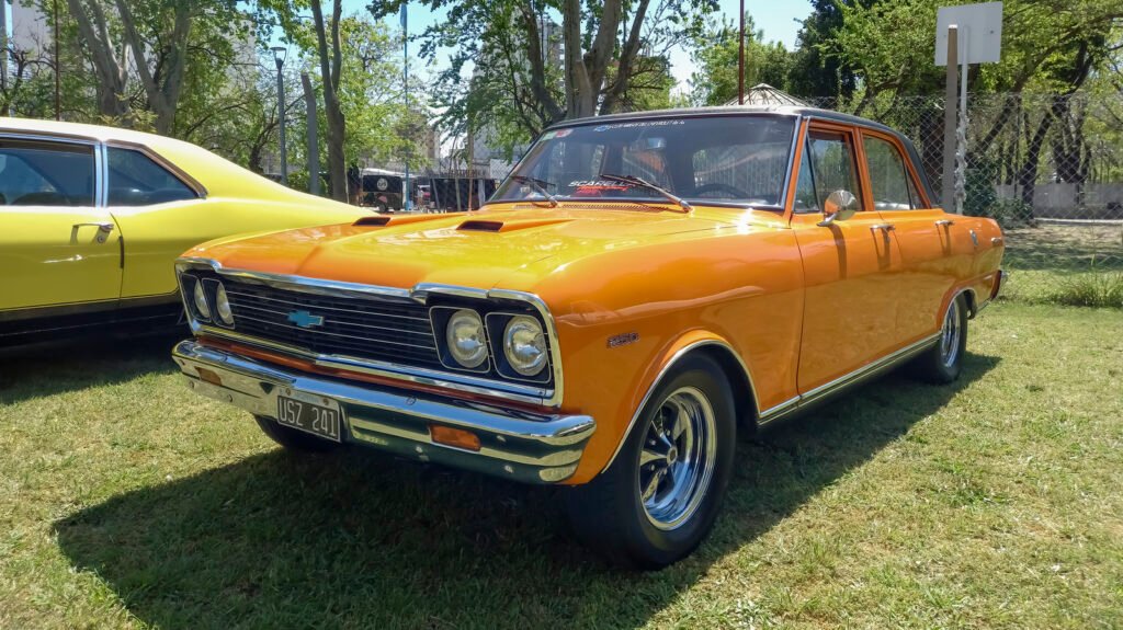 What's The Difference Between The Pontiac 400 And The Chevrolet 400?