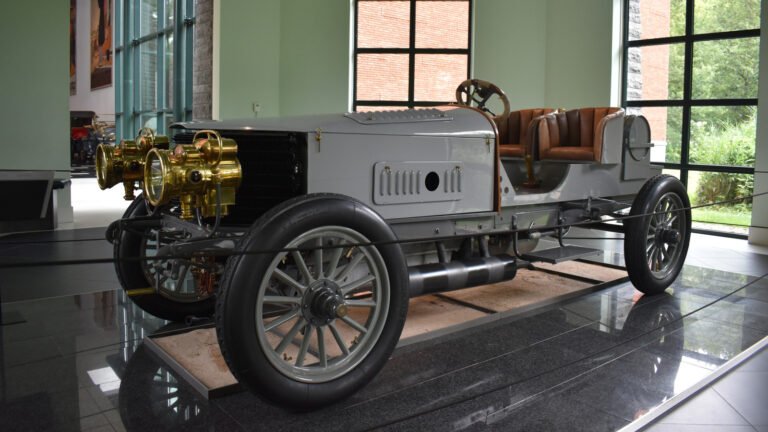 Who Invented The Inline 6 Engine? (It Wasn't BMW)