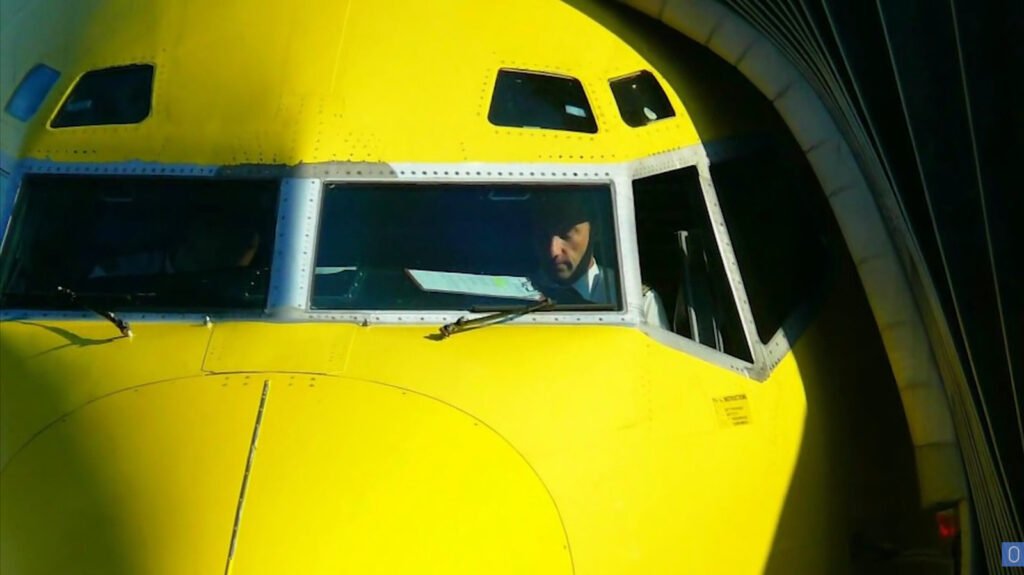 Why Older Boeing Planes Had Eyebrow Windows (But Newer Ones Don't)
