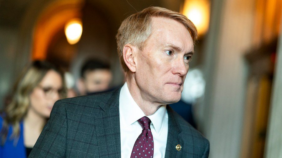 Lankford says he'd be 'apoplectic' if Biden was striking boats 'with this level of insight'