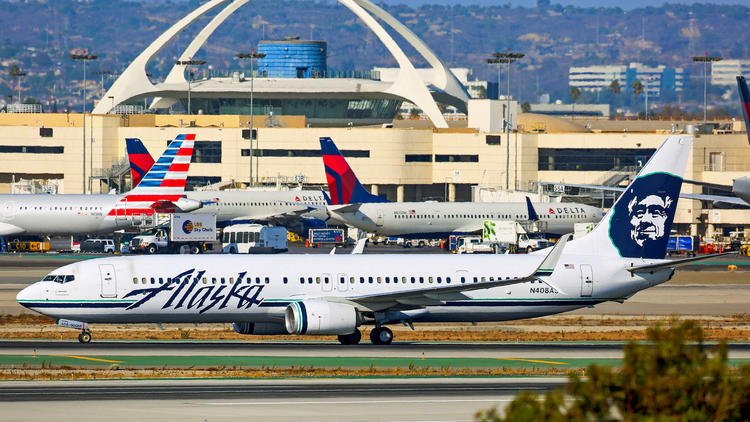 Ground stop lifted after staffing shortage disrupts Los Angeles–Oakland flights: FAA