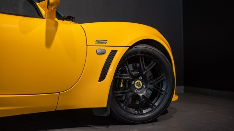 Lotus Exige S vs BMW M2: The Ultimate Driving Machine Showdown