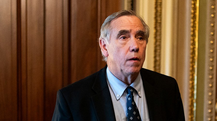 Live updates: Senate eyes shutdown vote as GOP weighs options; Merkley holds floor overnight
