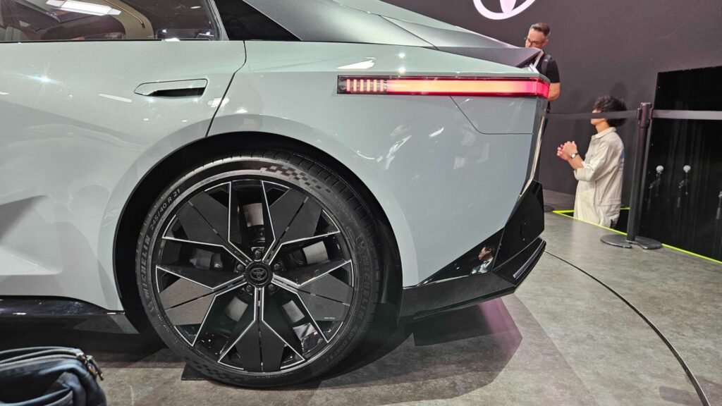 Toyota Corolla Concept: Interior And Exterior Images