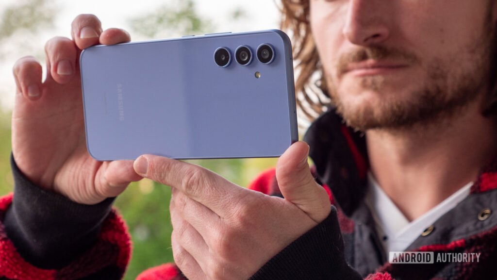 More of Samsung’s top selling phones are getting One UI 8 in the US