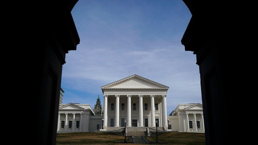 Virginia Democrats advance redistricting amendment