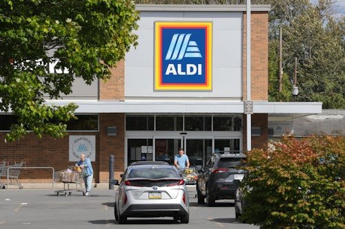 Aldi's $40 Thanksgiving Meal Deal Feeds 10 People. Here's What's Included.