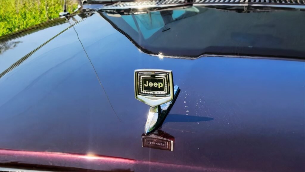 The 1990 Jeep Grand Wagoneer Was The Last SUV Built Without an ECU