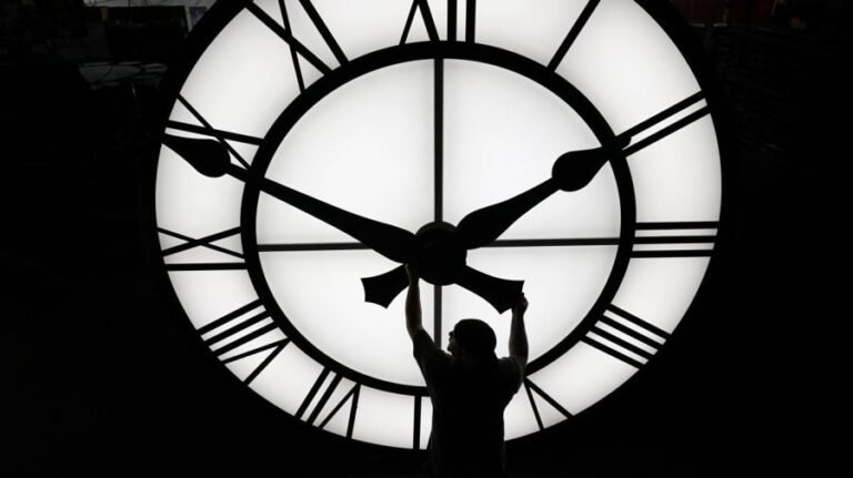 Daylight saving time ends: What if our clocks didn't fall back?