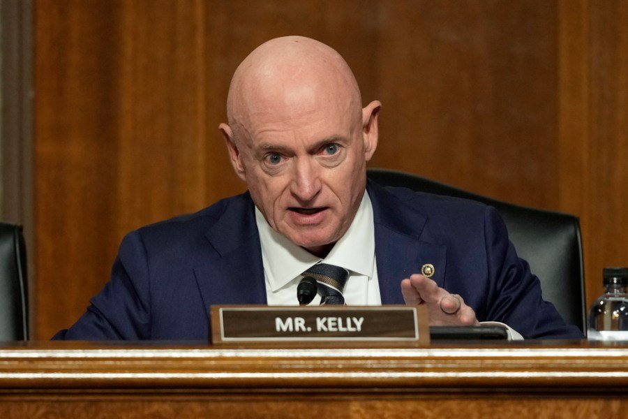 Mark Kelly: former Space Shuttle commander to 2028 commander-in-chief?