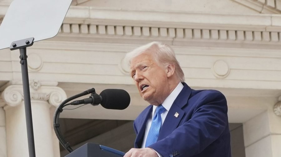 Watch live: Trump gives remarks at Veterans Day wreath-laying ceremony