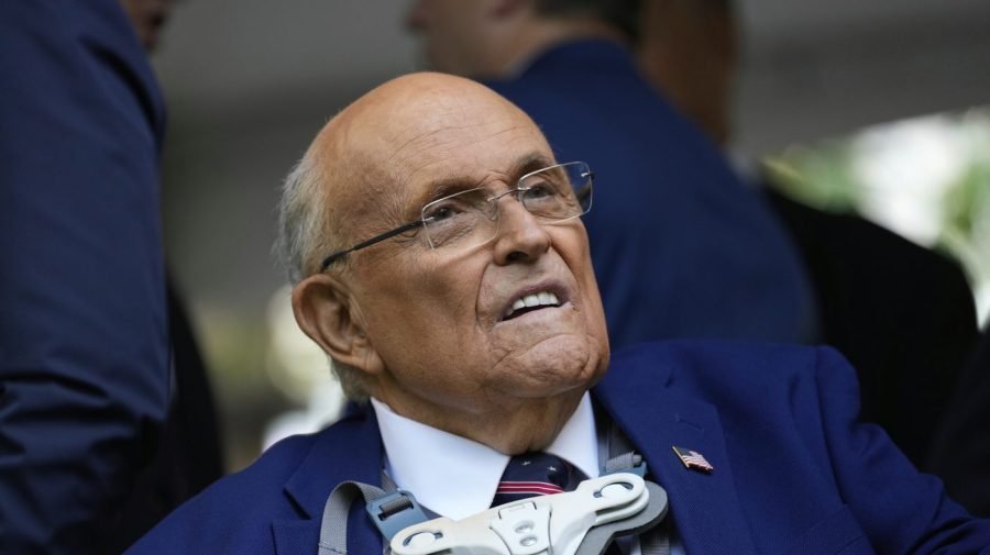Trump pardons Giuliani, other figures in effort to overturn 2020 election, aide says